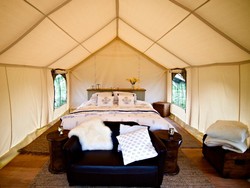 Siapa Bilang Kemping Tidak Bisa Mewah?