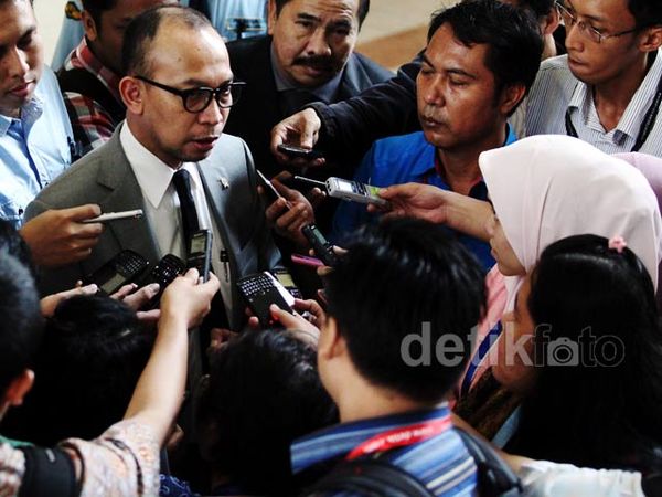 Menkeu-DPR Bahas RAPBN 2014
