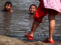 Lokasi Penggusuran Jadi Tempat Berenang