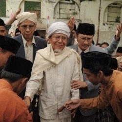 Usai Nonton Sang Kiai Bareng Istri, Dahlan Iskan Teteskan Airmata