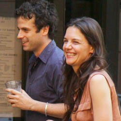 Katie Holmes dan Luke Kirby Terlibat Cinta Lokasi?