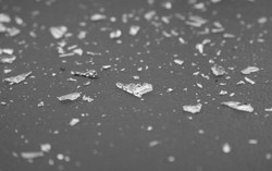 Suara Rusak karena Pecahan Kaca di Sandwich, Penyanyi Tuntut McDonalds