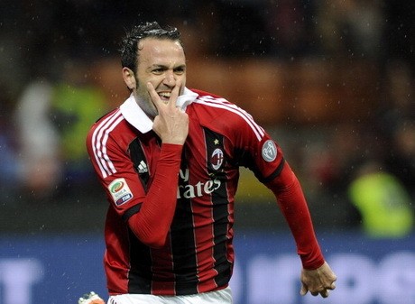 Pazzini Jalani Operasi Lutut