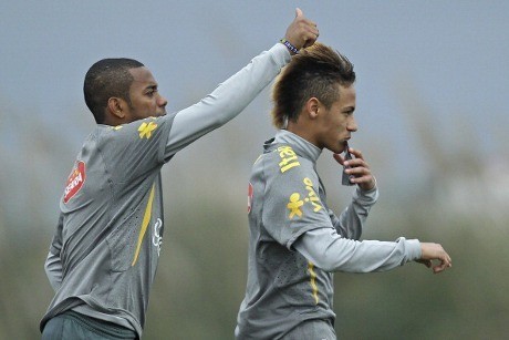 Jika Neymar Pergi, Santos Mungkin Akan Berusaha Pulangkan Robinho