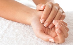 Ingin Punya Kuku Sehat? Konsumsi Strawberry dan Susu Kedelai