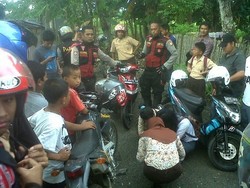 Tabrak Polisi Saat Konvoi UN, 3 Siswi Diburu Hingga ke Kolong Ranjang