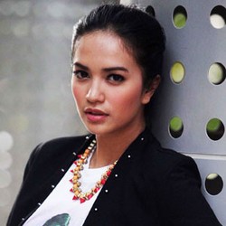 Meriza Febriani, Si Cantik di Sang Kiai