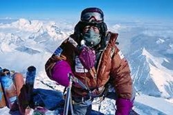 Busyet! Kakek 80 Tahun Berhasil Mendaki Gunung Everest