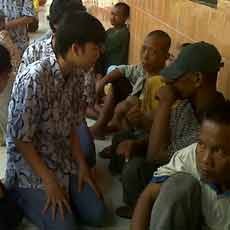 SMA Trimurti Pilih Gelar Baksos ke Liponsos Dari Pada Konvoi