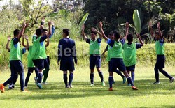 Sejumlah pemain tengah melakukan latihan fisik, sebelum melakukan pertandingan ujicoba.