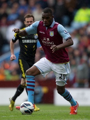 Benteke: Villa Tak Bisa Memaksaku Tinggal
