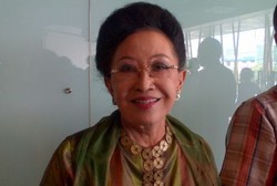 Mooryati Soedibyo, Lansia Peraih Gelar Doktor Tertua Indonesia