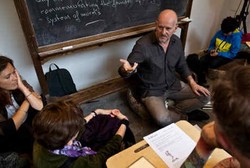 Berdamai dengan Maut, Profesor Ajarkan Cara Menulis Surat Bunuh Diri