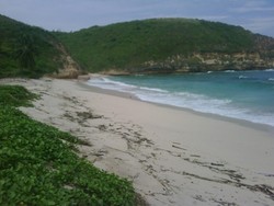 Pantai Teluk Surga, Lokasi Surfing Asyik di Lombok