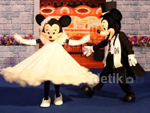 Menikmati Pertunjukan Disney Land di Jakarta Menikmati Pertunjukan Disney Land di Jakarta