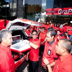 Direksi Telkomsel Terjun Layani Pelanggan di GraPARI