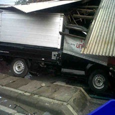 Pick Up Tabrak Enam Orang, Satu Bocah Tewas