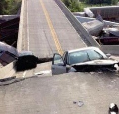 2 Kereta Tabrakan di Missouri AS, Jalan Layang Ambruk