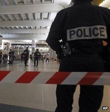 Prajurit Perancis Ditikam Saat Berpatroli