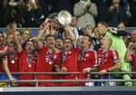 Bayern Angkat Trofi Liga Champions