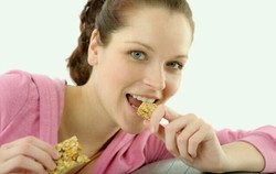 Kalau Ingin Ngemil Seharian Beli Saja Camilan Rendah Kalori Ini