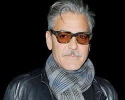 Tumbuhkan Kumis Beruban, George Clooney Terlihat Tua Renta