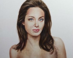 Ini Lukisan Angelina Jolie Tanpa Payudara