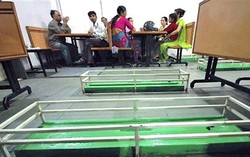 Mau Mampir? Di Resto Ini Bisa Makan di Samping Kuburan