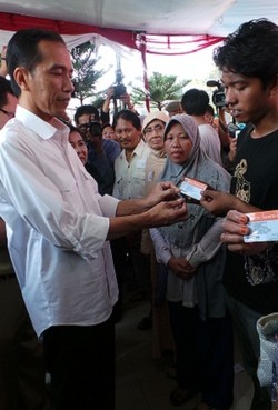 Tanggapi Interpelasi, Jokowi: Kerikil Kecil Jangan Digedein