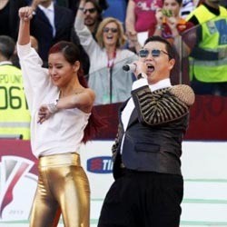 Bawakan Gangnam Style di Sela Pertandingan Sepakbola, Psy Dicemooh
