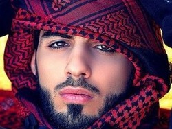 Diusir dari Saudi karena Kegantengan, Omar Borkan Dapat Mobil Mercy