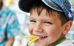 Sering Makan Gorengan Anak Akan Cenderung Gemuk?