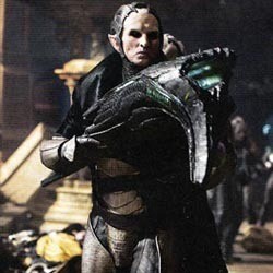 Foto Terbaru di Thor 2 Tampilkan Sosok Malekith dengan Senjatanya