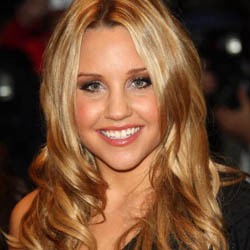  Amanda Bynes Tebarkan Pesan Kebencian untuk Rihanna 