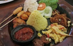 Menumpas Kangen Kampung dengan Nasi Kepungan dan Sangrai Kamse