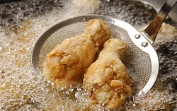 Gorengan dengan Minyak Berplastik Sangat Berbahaya bagi Kesehatan