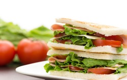 Penuhi Kebutuhan Sayuran dan Buah dengan Smoothies dan Sandwich Enak