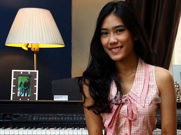 Alika Manis Berbaju Pink