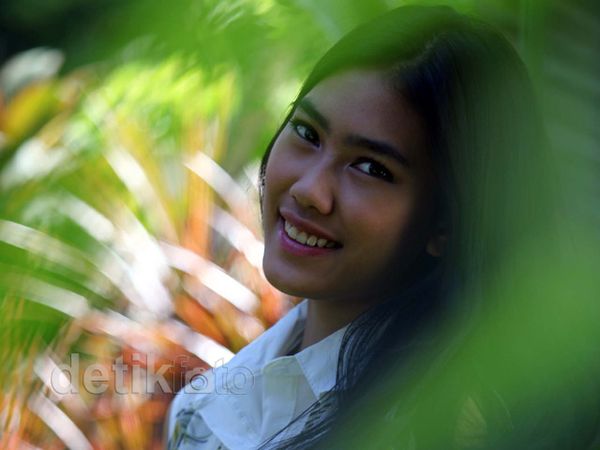 Senyuman Si Manis Alika