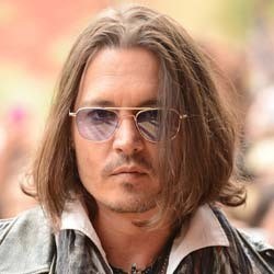 Johnny Depp Ajak Tunawisma sebagai Figuran di Film Terbarunya