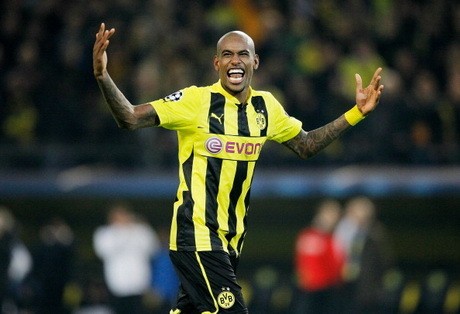 Lepas Santana, Dortmund Rekrut Papastathopoulos
