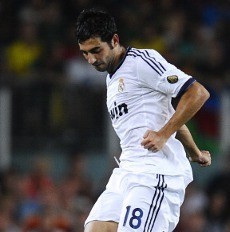 Diisukan Akan Hengkang, Albiol Mengaku Bahagia di Madrid