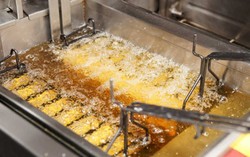 Minyak Gorengan Bisa Dipakai Lagi Sampai Tiga Kali