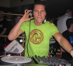 Tiesto Dinobatkan Menjadi DJ Terkaya di Dunia