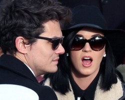 Sudah Putus, Katy Perry & John Mayer Masih Saling Flirting di Pesta