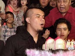 Ahmad Dhani Rayakan Ultah ke-41 di Garasi