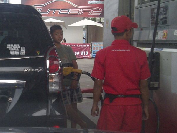 Anak di Bawah Umur Nyetir Avanza