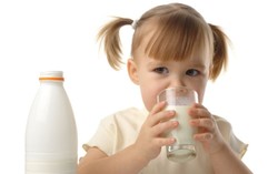 Balita Sebaiknya Minum Dua Gelas Susu Setiap Hari