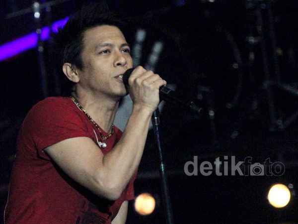 Karisma Ariel NOAH di Atas Panggung