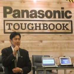 Panasonic Lempar Tablet dan Laptop Tahan Banting